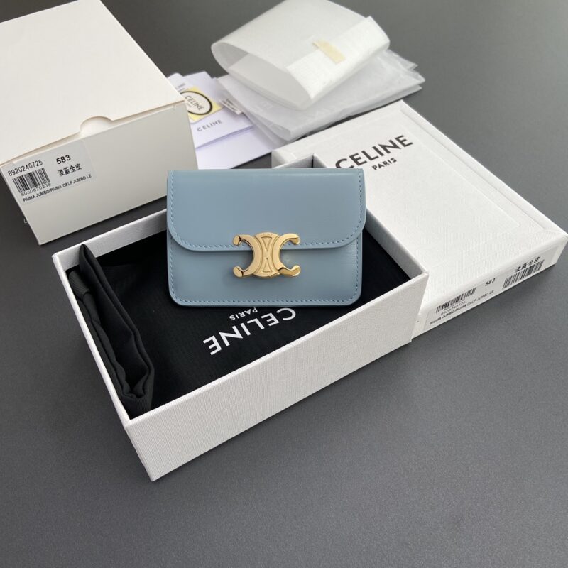 CELINE  TRIOMPHE亮泽牛皮革翻蓋卡包 编号:10I 582 CPJ.04LU 583淺藍色全皮