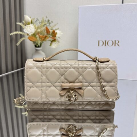 DIOR  迷你链条手袋-羊皮蝴蝶结 型号: 0812米配杏