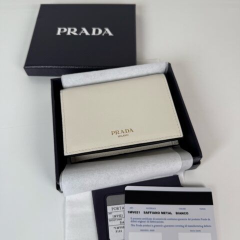 PRADA P家→按扣式开合短夹,男女通用,型号1MV021