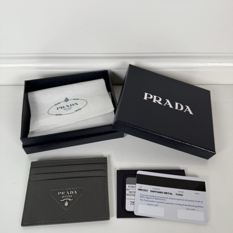 PRADA P家➡️男士升级版鹿皮小卡包，灰色，型号2MC223