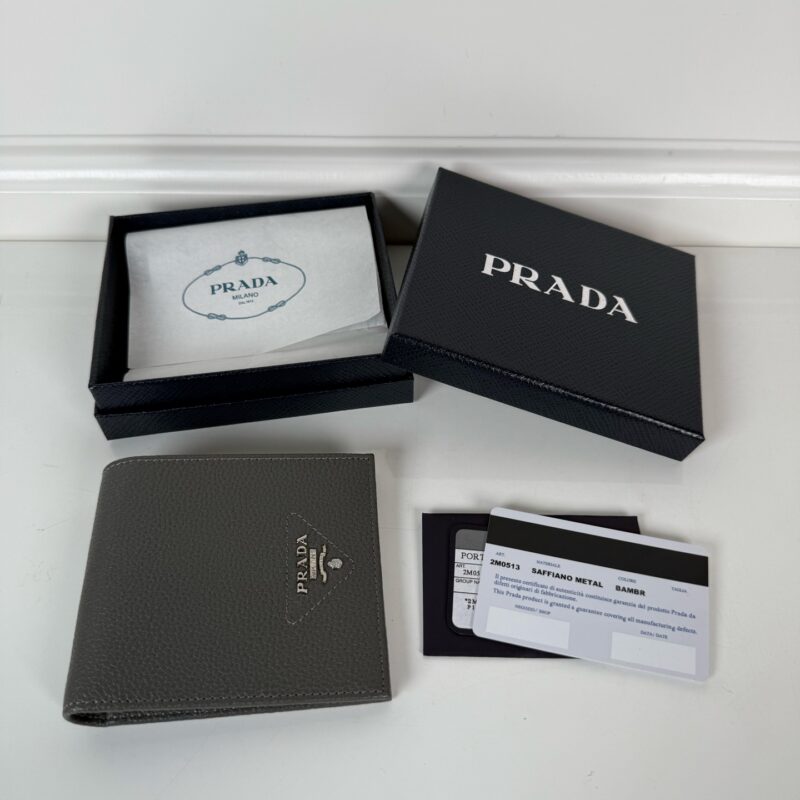 PRADA P家➡️男士鹿皮短夹，灰色，型号2M0513