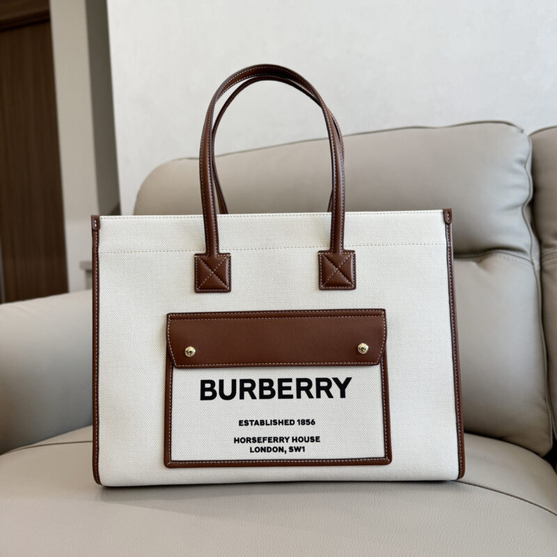 Burberry B家最新精制托特包 型号1381