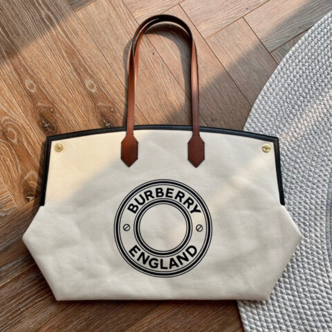 Burberry B家新款马术风格的棉质帆布大包 型号6621