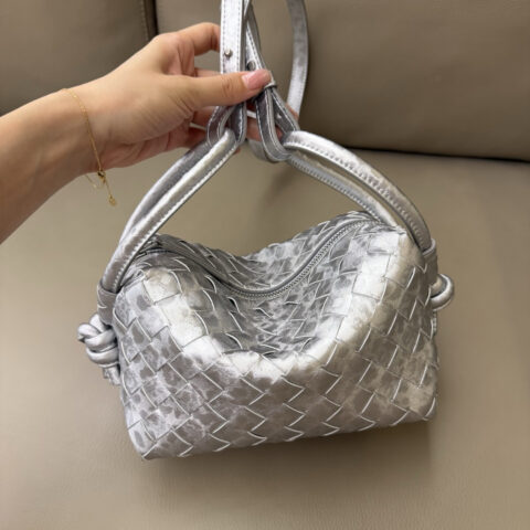 BV Loop手提包 型号:796615 丝绒银