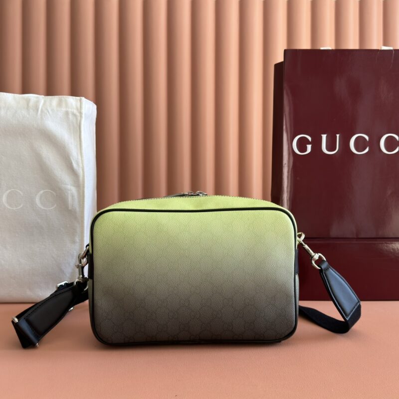 GUCCI 中号斜挎包选用GG字母交织图案涂层织物匠心打造 型号:835690 渐变绿色/pv