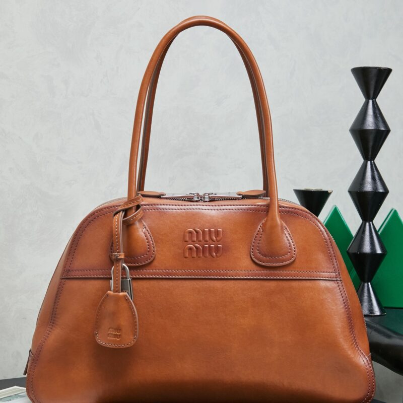 MIUMIU 新品爆款Vivant保龄球包 5BB196 复古