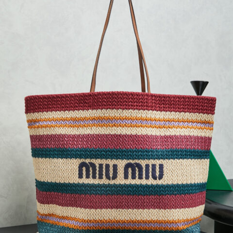 MIUMIU 正面标志性 刺绣 5BG228波尔多枣红