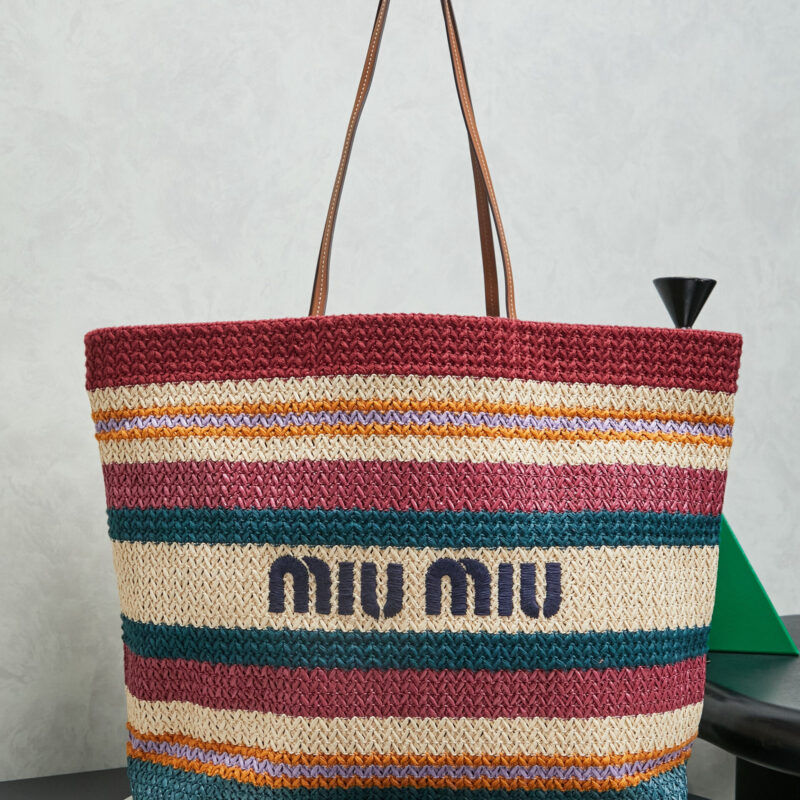 MIUMIU 正面标志性 刺绣 5BG228波尔多枣红