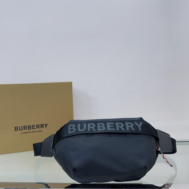Burberry  B家腰包借鉴九十年代街头风格 5211