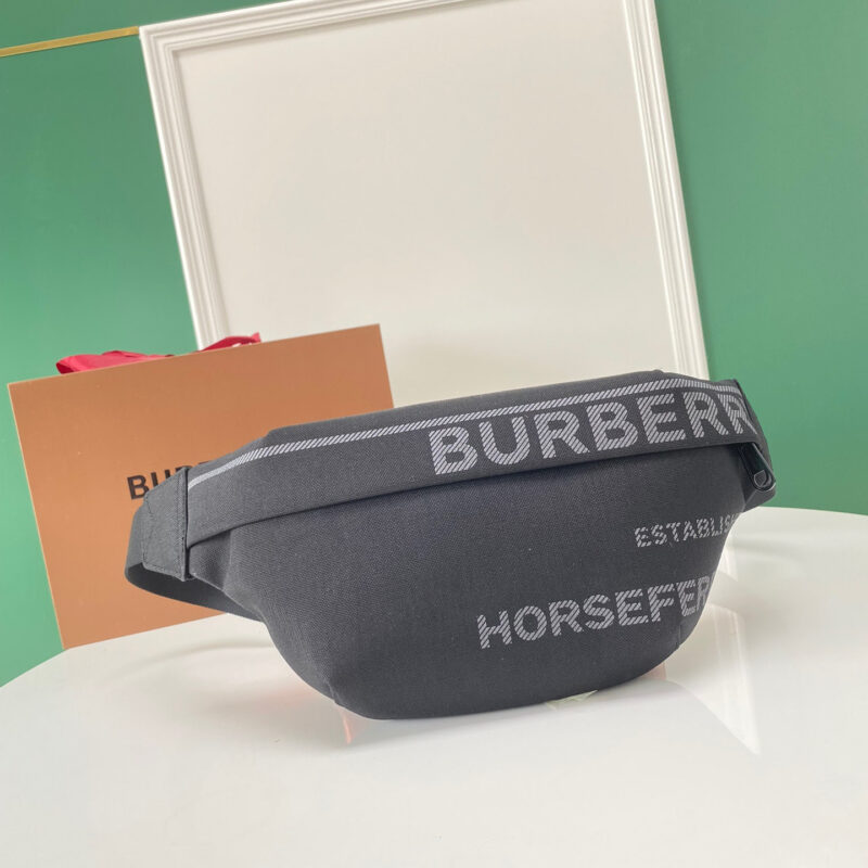 Burberry B家腰包借鉴九十年代街头风格 型号5211