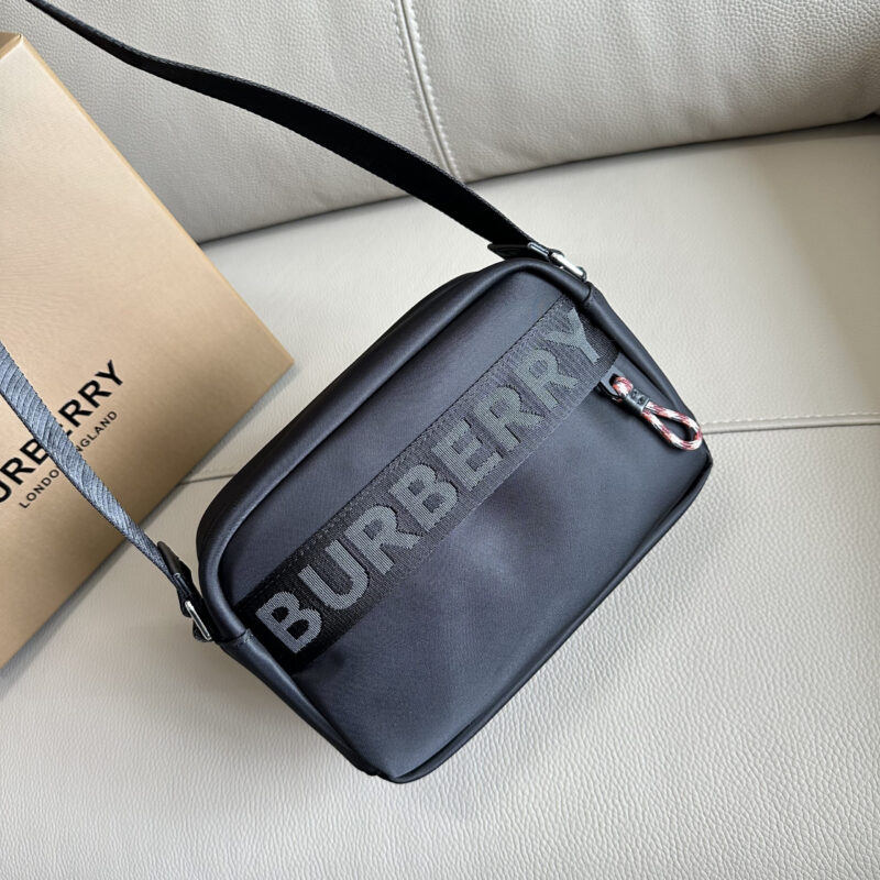 Burberry B家男女通用轻盈飞行员尼龙斜背包 型号6691