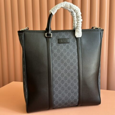 GUCCI 公文包以黑色皮革和GG Supreme帆布匠心打造 型号795460