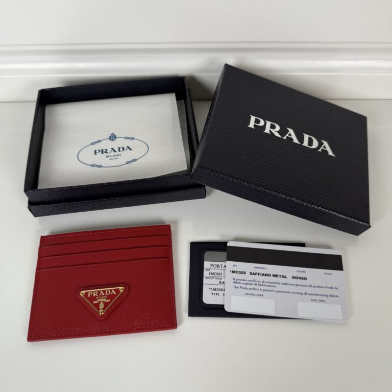PRADA P家➡️ 男女通用小卡包，大红色，型号1MC025