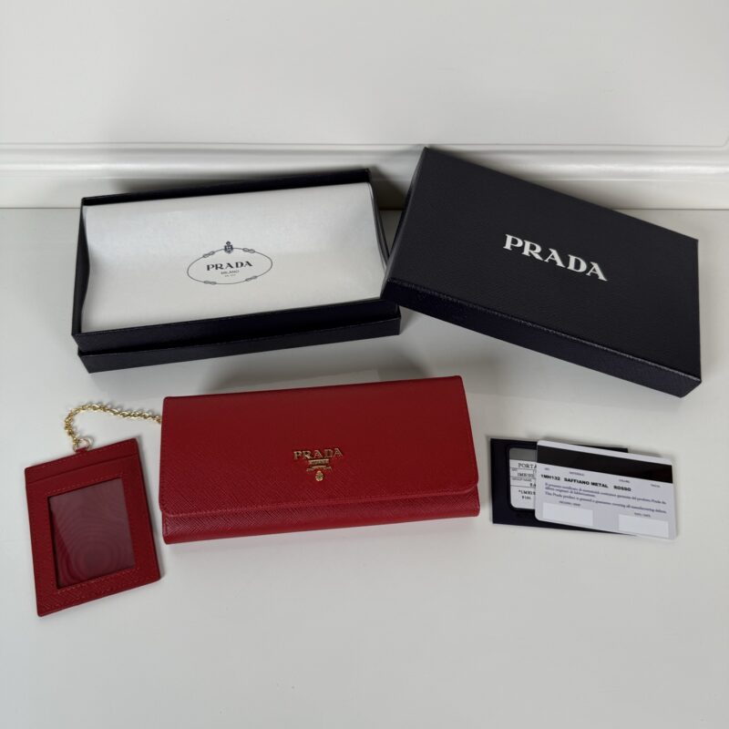 PRADA P家➡️女士翻盖皮夹，大红色，型号1MH132