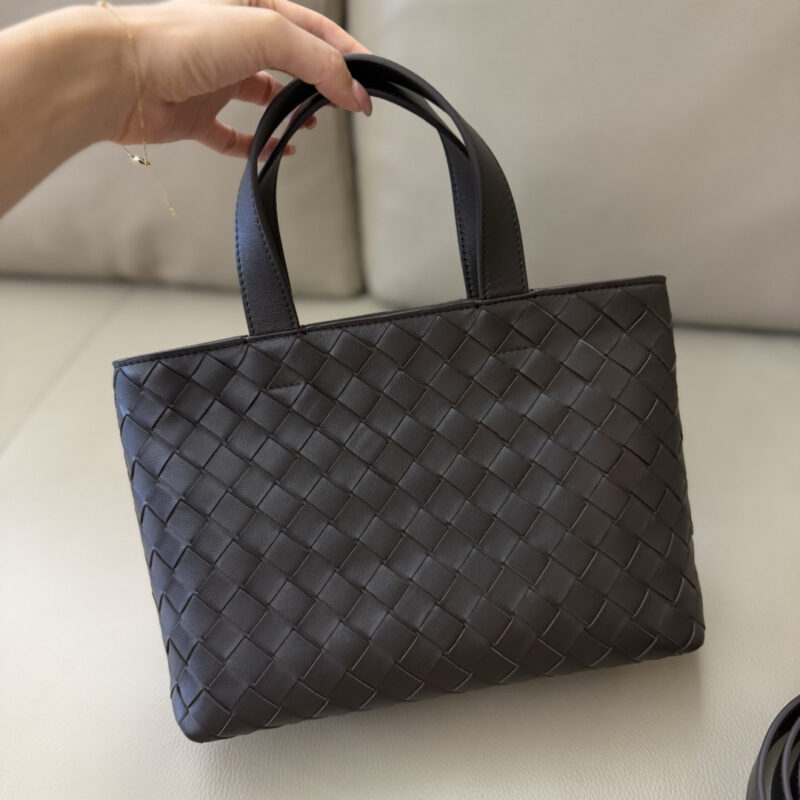 BV Mini Intrecciato Zipped Tote 型号:855504 巧克力棕