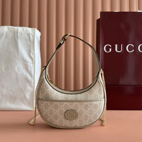 GUCCI GGSupreme 型号:726843 燕麦