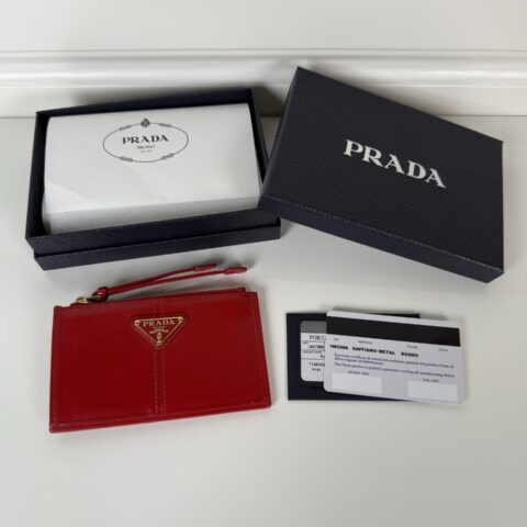 PRADA P家➡️油腊皮卡包，型号：1MC086，男女通用款