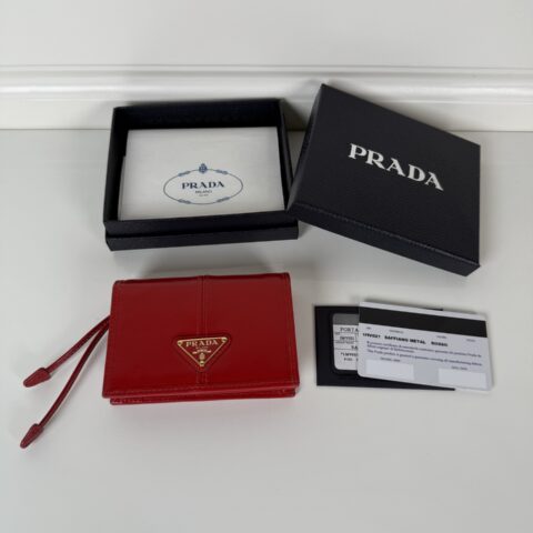 PRADA P家→按扣式开合短夹,男女通用,型号1MV021