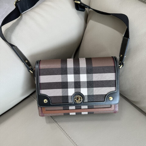 Burberry B家Note经典格纹斜跨包 型号9061