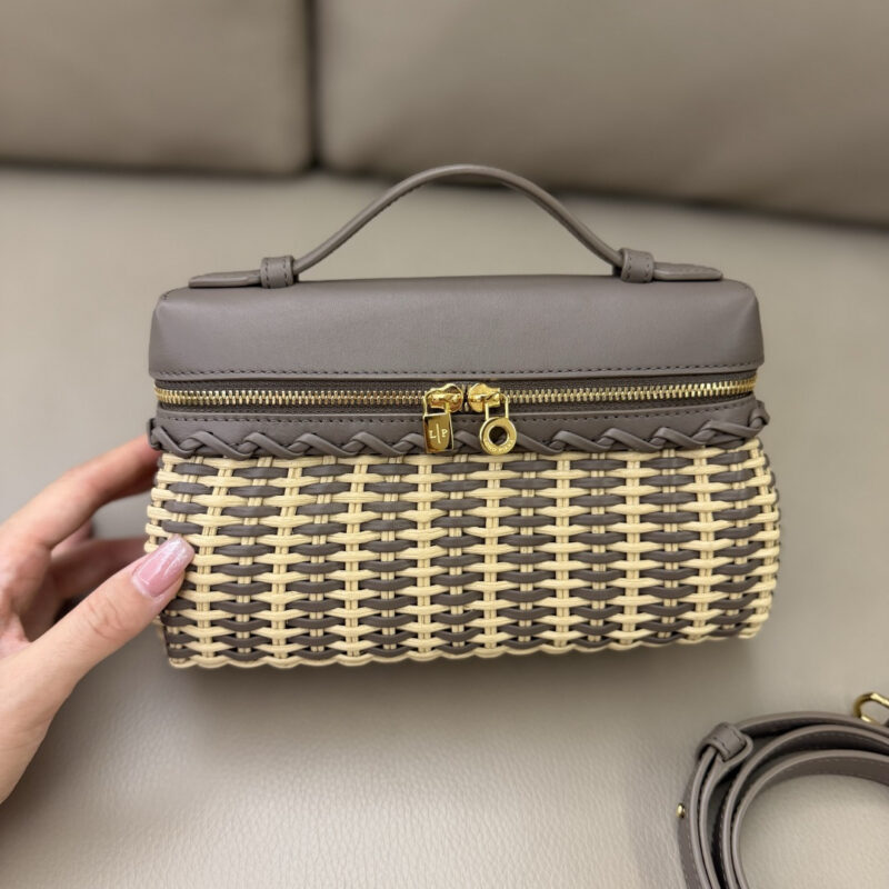 Loro Piana 二代Extra Pocket L19手拿包 型号：FAO4820大象灰拼麦芽色藤编