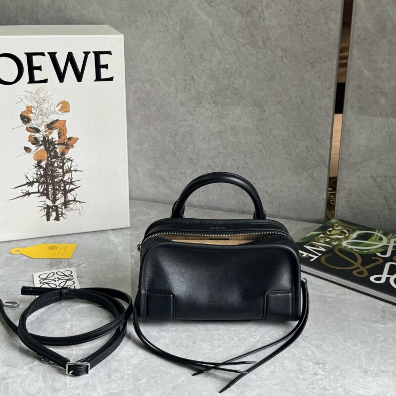 LOEWE 𝐴𝑚𝑎𝑧𝑜𝑛𝑎 180重新诠释 L家传奇手袋 0811 mini黑