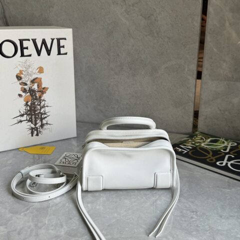 LOEWE 𝐴𝑚𝑎𝑧𝑜𝑛𝑎 180重新诠释 L家传奇手袋 0811 mini白