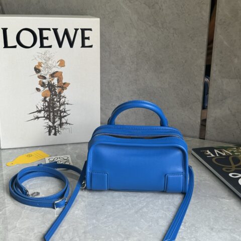 LOEWE 𝐴𝑚𝑎𝑧𝑜𝑛𝑎 180重新诠释 L家传奇手袋 0811 迷你蓝
