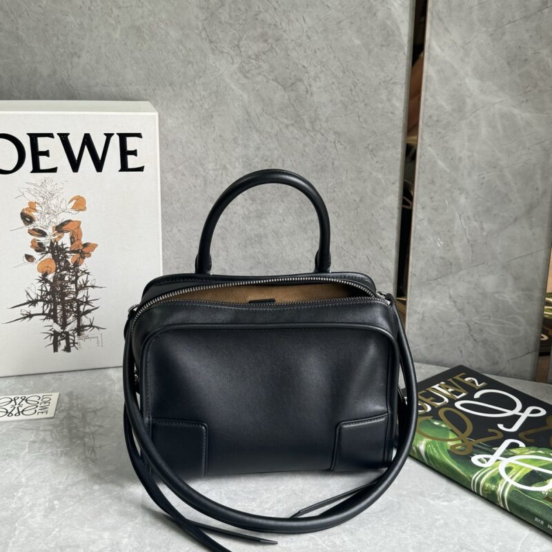 LOEWE 𝐴𝑚𝑎𝑧𝑜𝑛𝑎 180重新诠释 L家传奇手袋 0812黑色