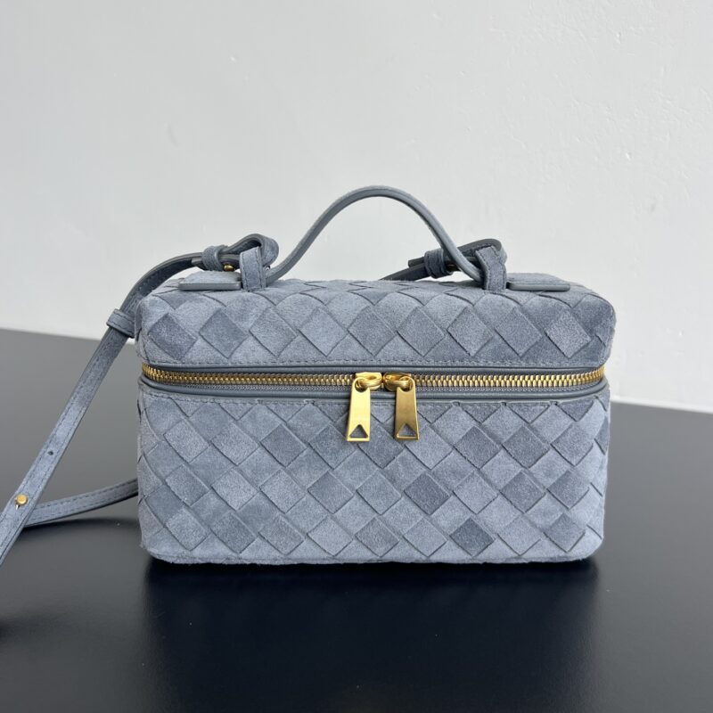 BV Vanity Case 麂皮化妆包 789109反绒/云雾蓝