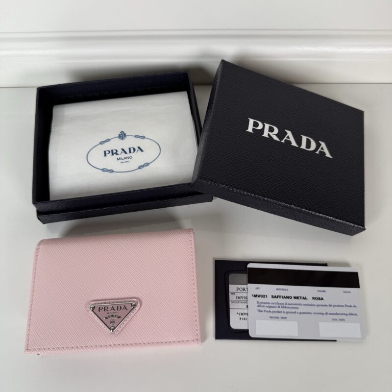PRADA P家→按扣式开合短夹,男女通用,型号1MV021