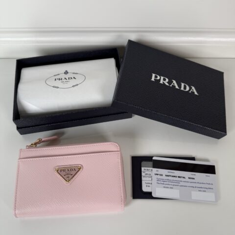 PRADA P家➡️十字纹钥匙包(🚗车钥匙包),型号:1PP122