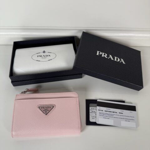 PRADA P家➡️十字纹钥匙包(🚗车钥匙包)，型号:1PP122