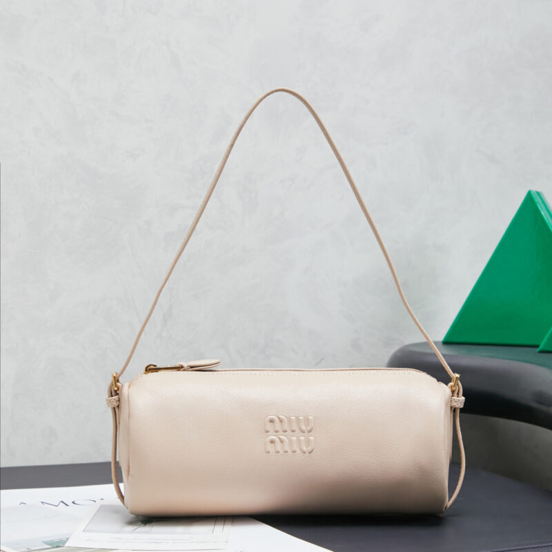 MIUMIU 新品圆筒包 5NE851 奶茶杏