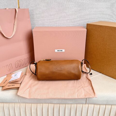 MIUMIU 新品圆筒包 5NF851 棕色