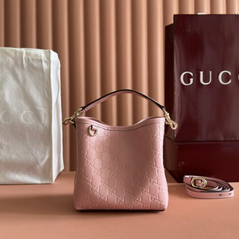 GUCCI GG Emblem系列 型号：815118 粉色压花