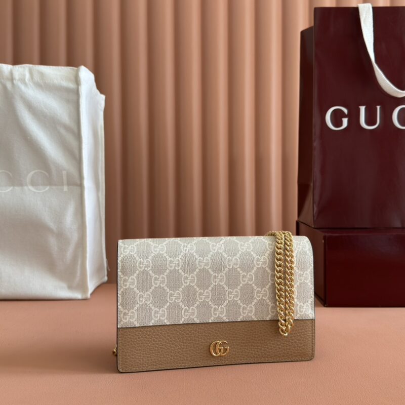 GUCCI GG Marmont系列链条包 型号：497985 pvc粉