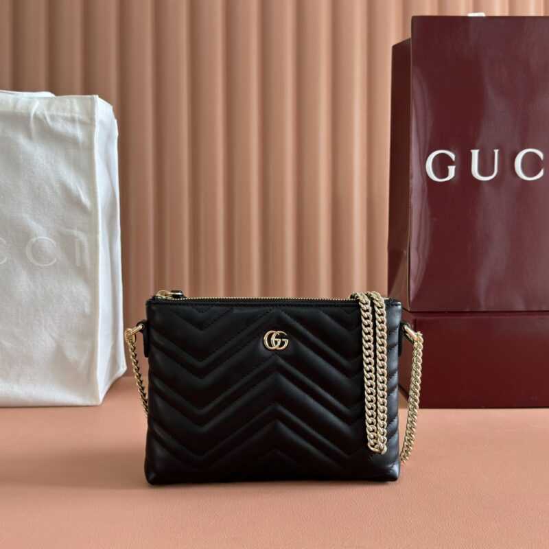 GUCCI GG Marmont系列 型号：837742黑色全皮
