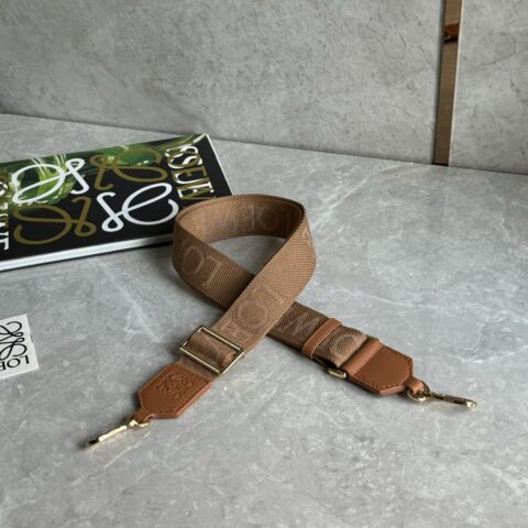 LOEWE 字母宽肩带 高级深棕 1007