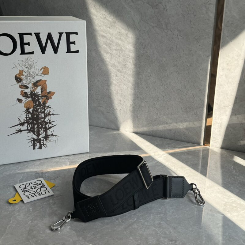 LOEWE 字母宽肩带 纯黑 1008