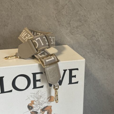 LOEWE 字母宽肩带 1009 沙色