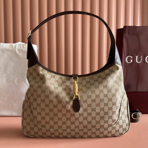 GUCCI Jackie 1961 系列手袋 型号：863279 杏布/棕色