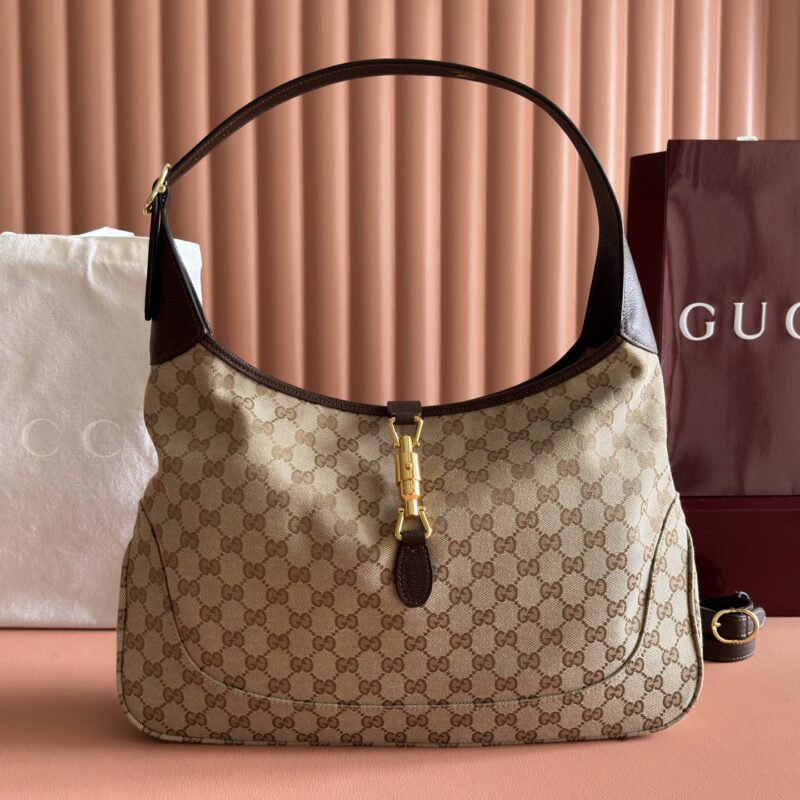 GUCCI Jackie 1961 系列手袋 型号：863279 杏布/棕色