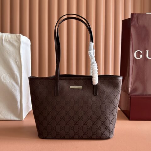 GUCCI Generation 系列深入探索品牌经典元素 型号：875236石楠色牛仔