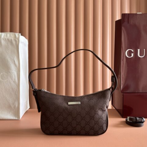 GUCCI Generation 系列深入探索品牌的典藏元素 型号:874743