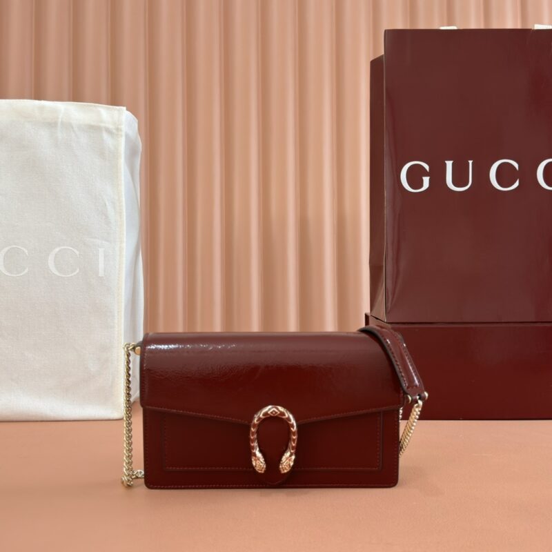 GUCCI 链式钱包采用漆皮制成 型号:837374安可漆皮
