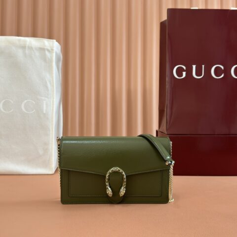 GUCCI 链式钱包采用漆皮制成 型号:837374 森林绿漆皮