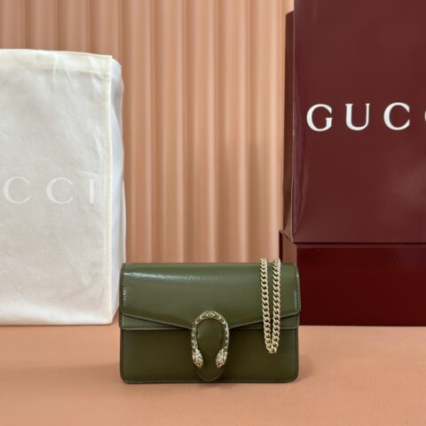 GUCCI 迷你肩背包采用漆皮制作 型号：837370 森林绿漆皮