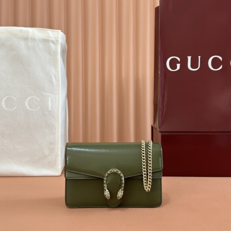 GUCCI 迷你肩背包采用漆皮制作 型号：837370 森林绿漆皮