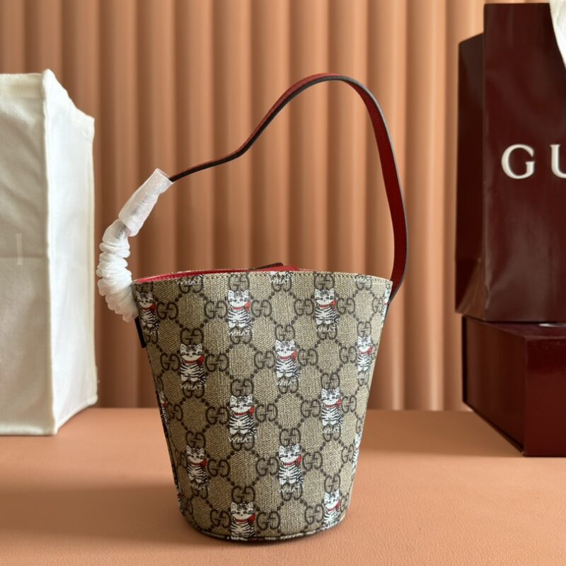 GUCCI Seungyoun Kim 型号:752356