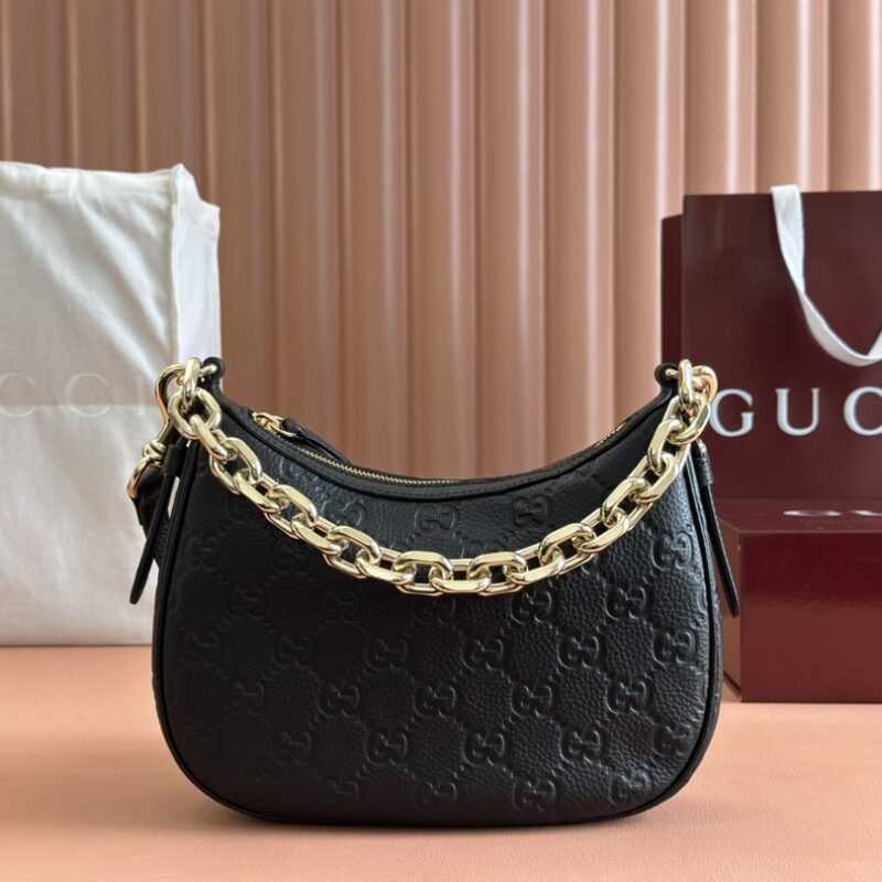GUCCI GG Emblem系列小号手提包 型号:815409荔枝纹黑压/原厂皮